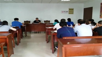 新华企业管理公司召开全体中层干部会