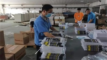 新华企业全体科室人员进车间助力教材教辅生产