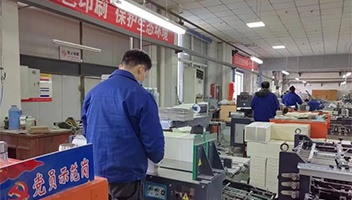 用奋斗为党旗增辉——新华党员突击队全力奋战教材生产一线