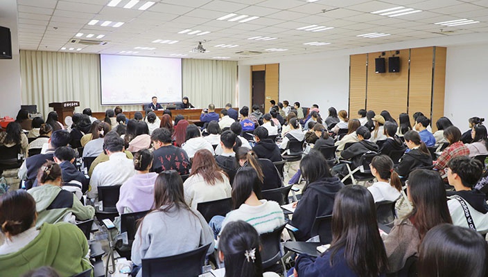 赵明冬做客“翔宇论坛”，与淮师学子共话文创产业新发展