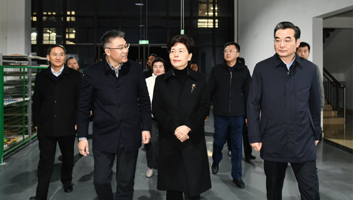 省委常委、省委宣传部部长徐缨来淮调研