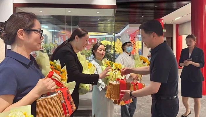 市文旅集团开展“为梦护航 助力夺魁”职工子女中高考关怀活动